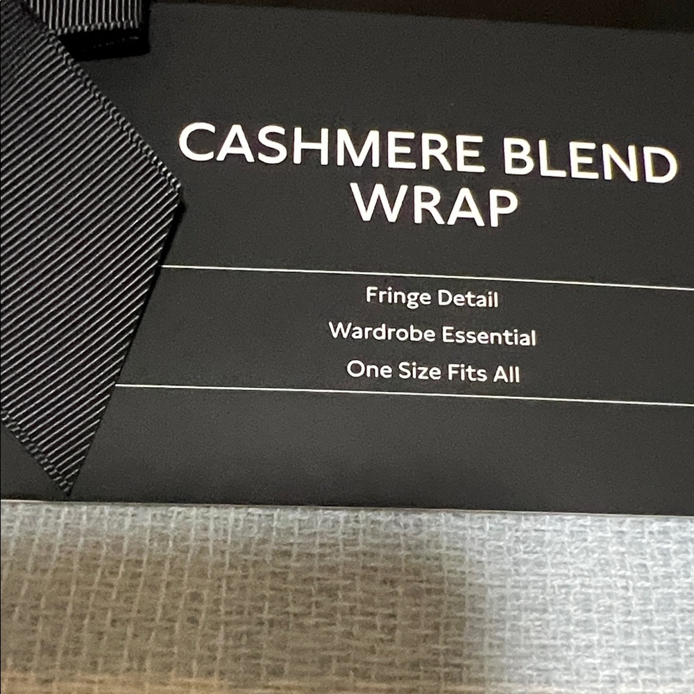 Banana Republic Blue and Cream Cashmere Wrap - Picture 4 of 5